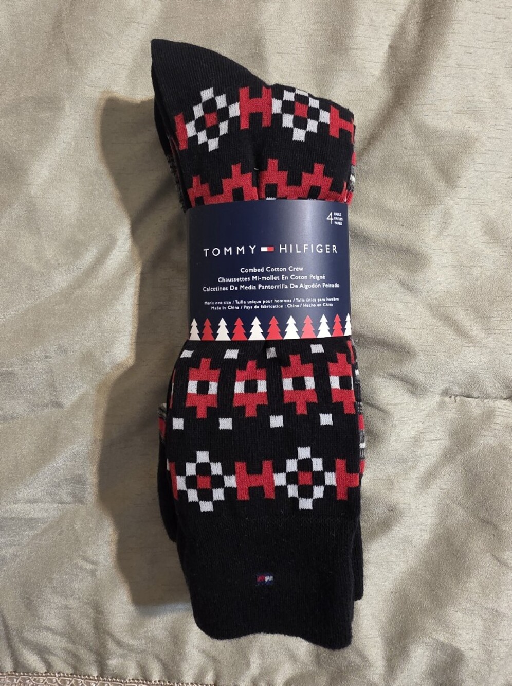 NWT Tommy Hilfiger Mens Black, Red & White Geometric Crew Socks - 4 Pack